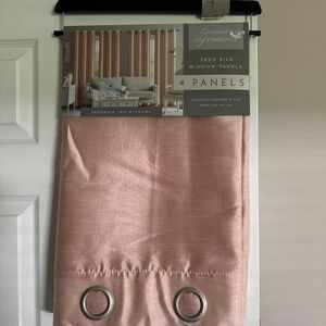 REDUCED!! NEW, 4 Panels of Curtans, , pale pink, Each Panel: 37x84
